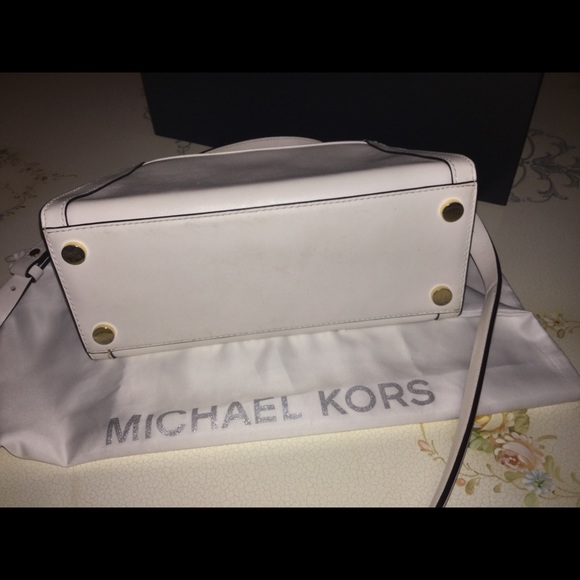 Michael Kors Purse!!! - Picture 5 of 7